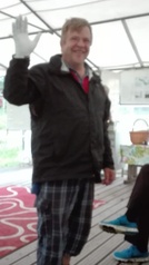 Erikoispalkinto - uusi hanska - väärältä puolelta pelaavalle